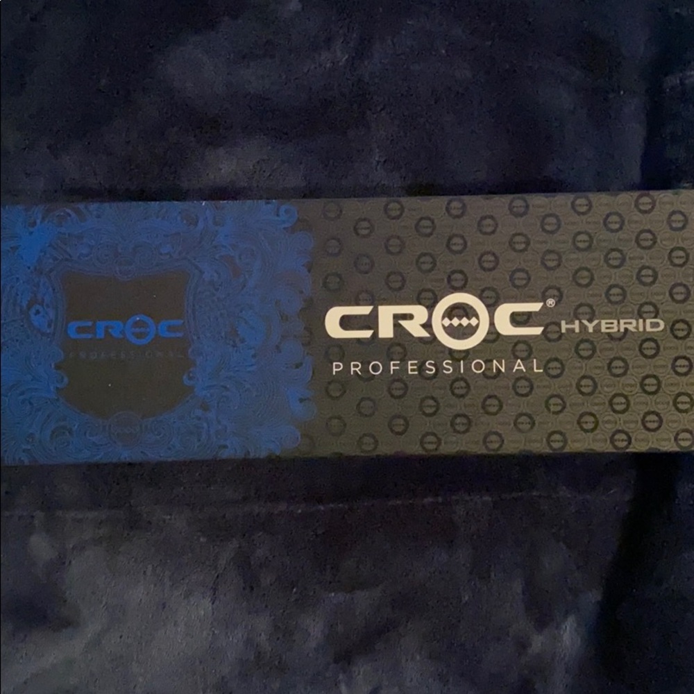 Croc hair straightener